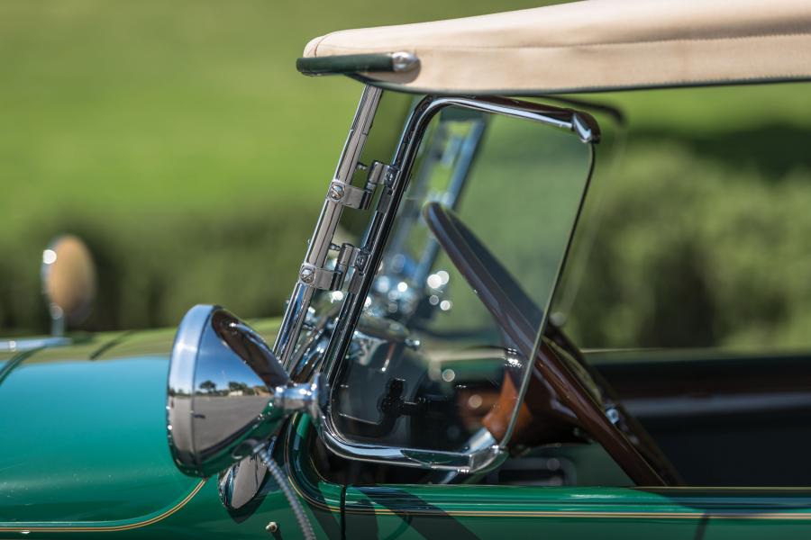 Детали экстерьера Packard Twelve Phaeton 1934 года  (фото 27 из 46)